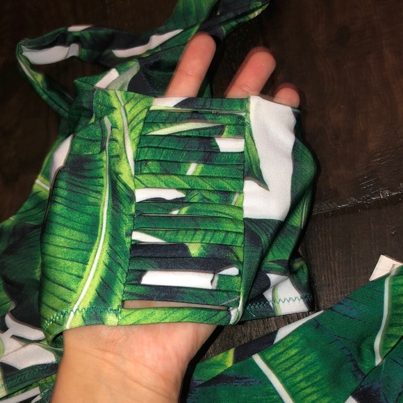 Bikini - Picture 2 of 2